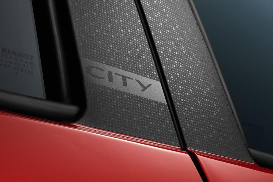 Детали экстерьера Renault Sandero Stepway City 2018 года  (CIS) (фото 8 из 8)